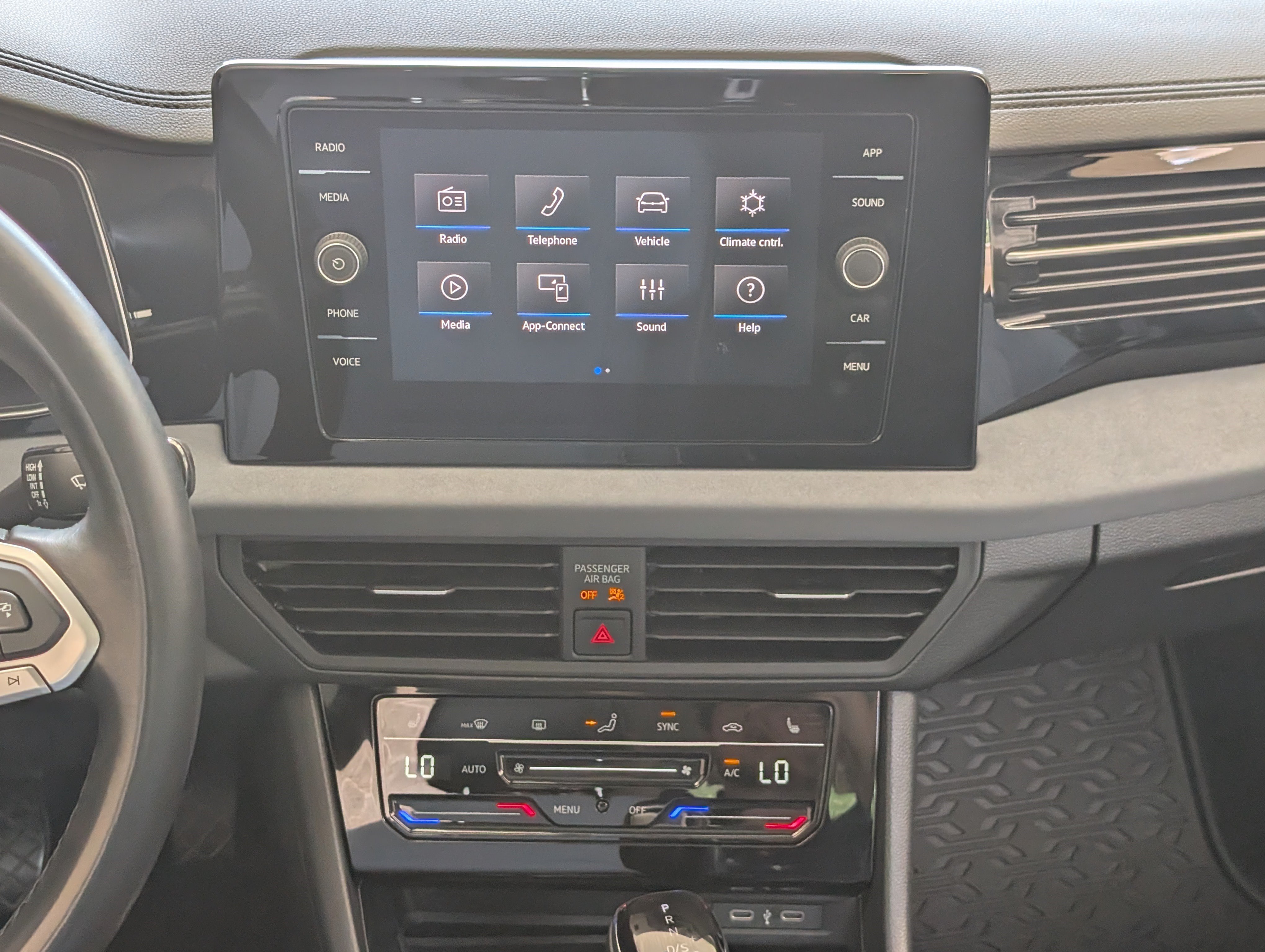 Used 2025 Volkswagen Jetta SE w/ Sunroof Package FWD image 26