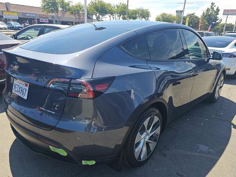 Used 2023 Tesla Model Y Long Range image 3
