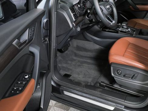 Used 2023 Audi Q5 2.0T Premium w/ Convenience Package image 7