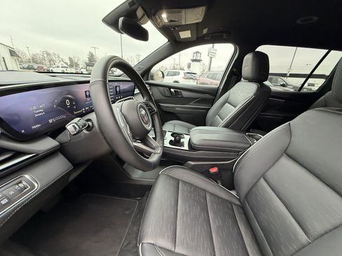 Used 2025 Buick Enclave Sport Touring image 4