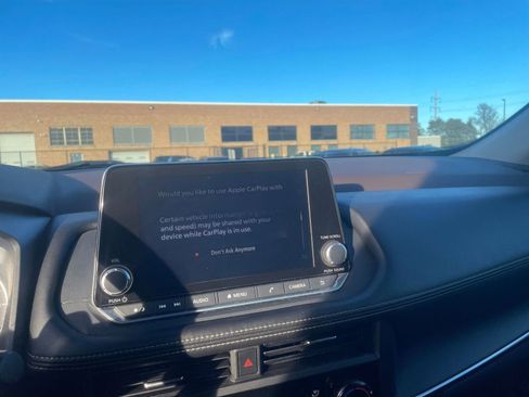 Used 2023 Nissan Rogue S image 21