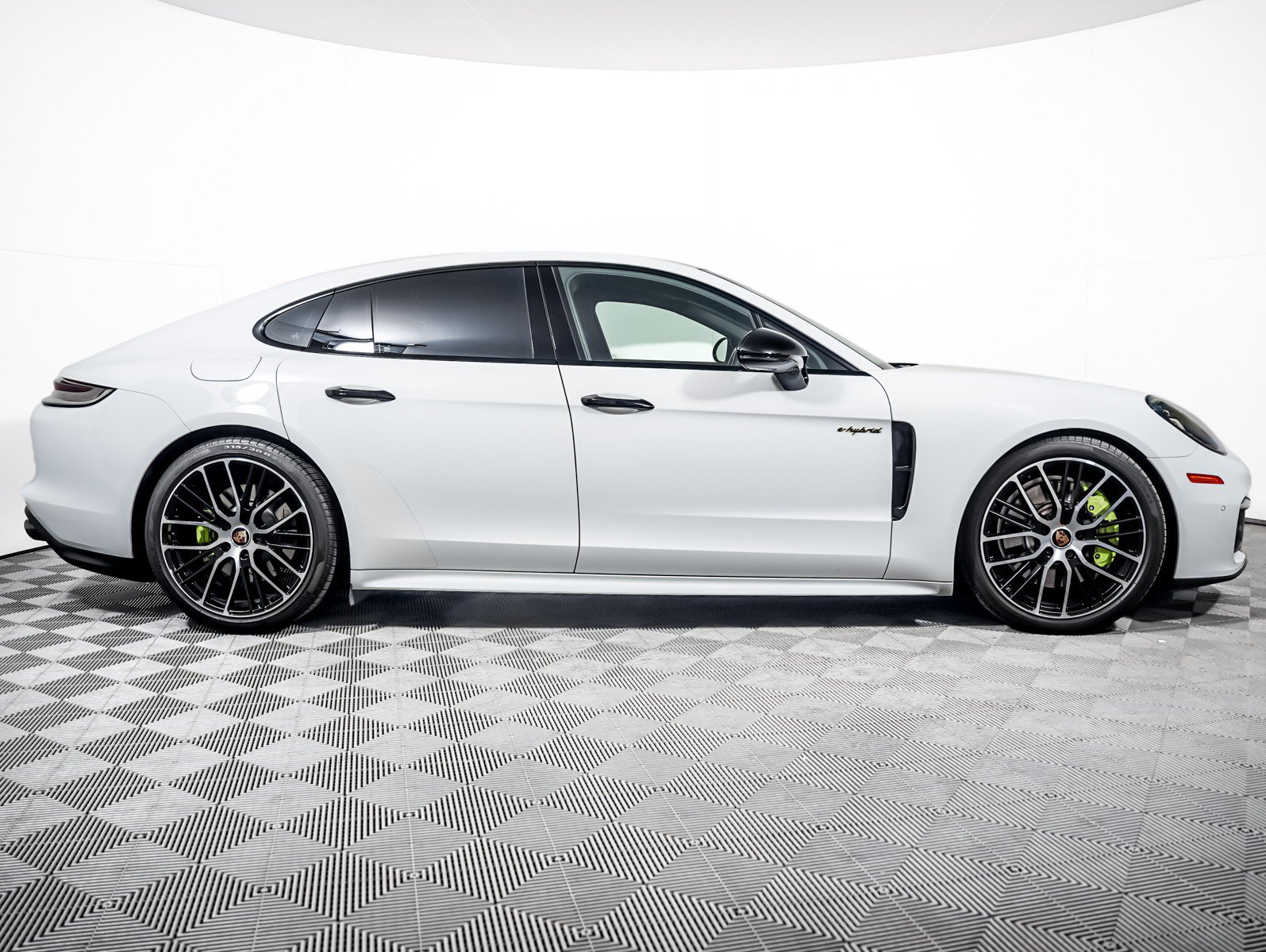 Certified 2023 Porsche Panamera 4 AWD/4WD image 9