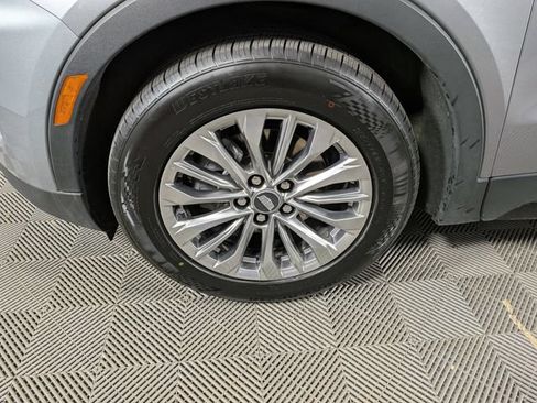 Used 2025 Cadillac XT4 Premium Luxury FWD image 33