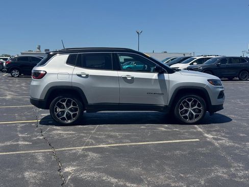 Used 2024 Jeep Compass Limited AWD/4WD image 3