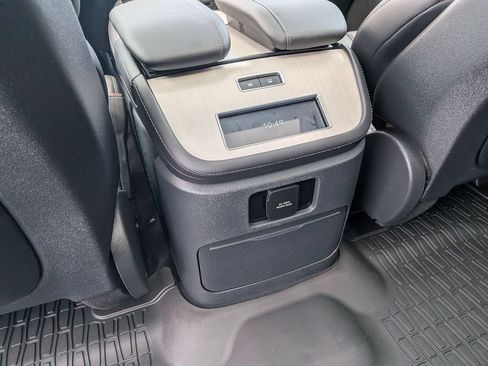 Used 2025 Lincoln Navigator Reserve AWD/4WD image 19