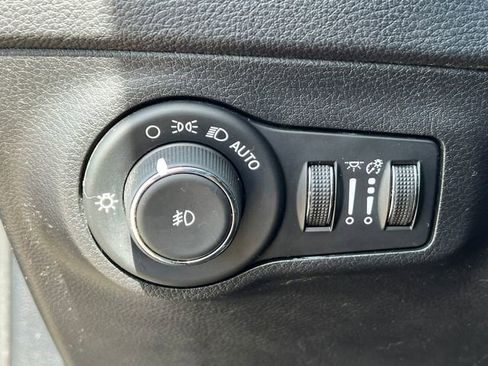 Used 2020 Jeep Compass Limited AWD/4WD image 18