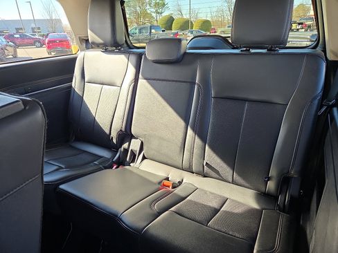Used 2024 Ford Expedition XLT image 10