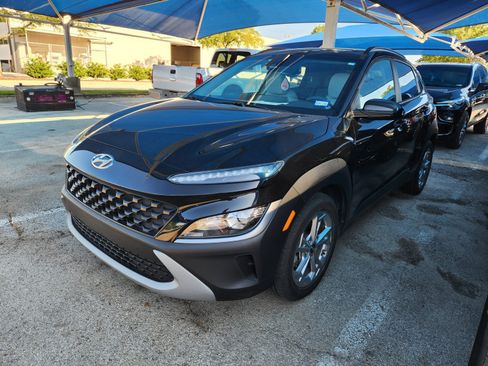 Used 2022 Hyundai Kona SEL FWD image 2