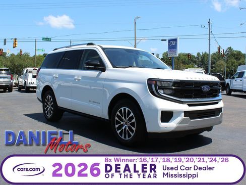 Used 2025 Ford Expedition Platinum AWD/4WD image 1