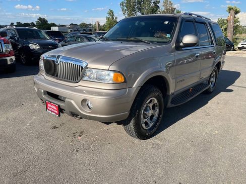 Used 2001 Lincoln Navigator 4WD image 1