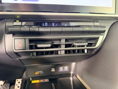 Used 2026 Toyota Camry SE w/ Multimedia Upgrade Package FWD image 17