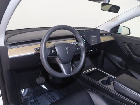 Used 2021 Tesla Model Y Long Range image 25