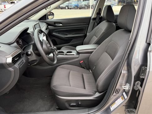 Used 2025 Nissan Altima 2.5 SV FWD image 15