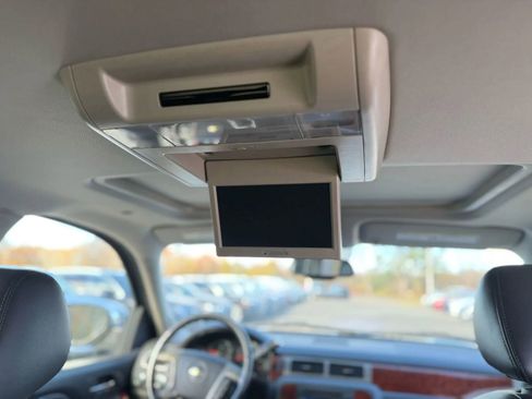 Used 2011 Chevrolet Avalanche LTZ image 18