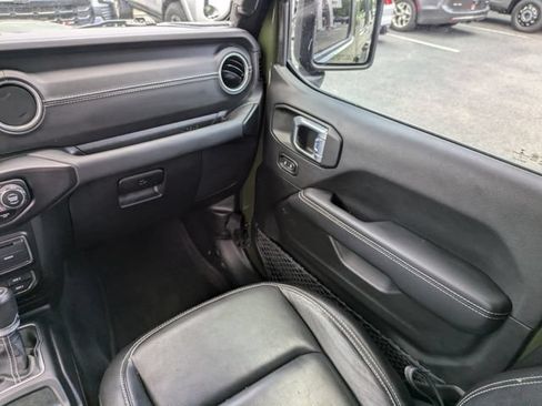 Used 2022 Jeep Wrangler Unlimited Sahara w/ LED Lighting Group AWD/4WD image 17