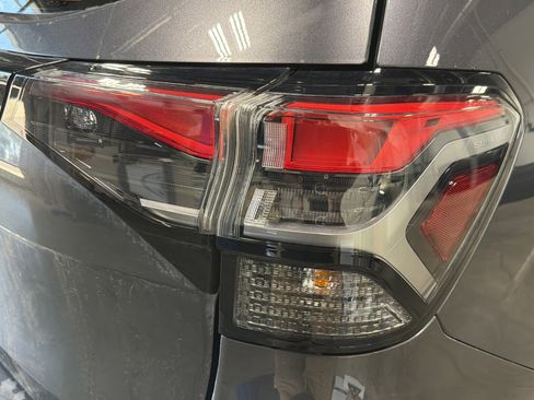 Used 2025 Subaru Forester AWD/4WD image 11