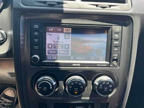 Used 2014 Dodge Challenger SXT RWD image 13