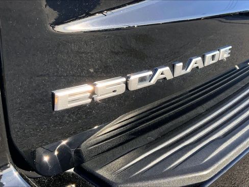 Used 2023 Cadillac Escalade Premium Luxury image 30