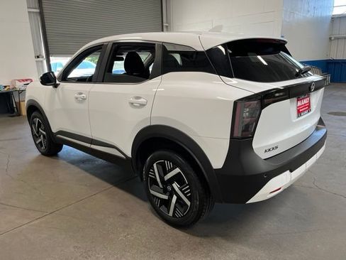 Used 2025 Nissan Kicks SV FWD image 5