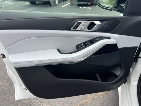 Certified 2025 BMW X5 xDrive50e w/ M Sport Package image 10