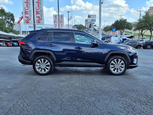 Used 2020 Toyota RAV4 XLE Premium FWD image 5