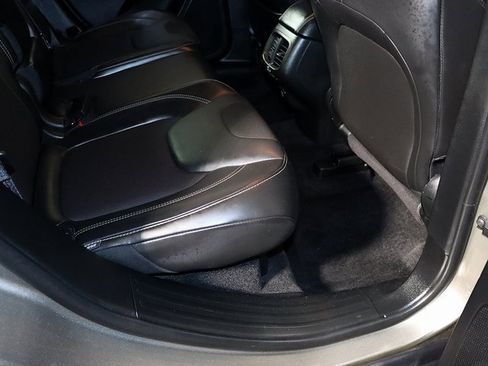 Used 2018 Jeep Cherokee Latitude Plus w/ Cold Weather Group image 31