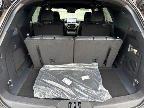 New 2026 Ford Explorer ST-Line w/ ST-Line Street Pack image 22