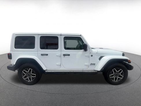 Used 2025 Jeep Wrangler Unlimited Sahara AWD/4WD image 15