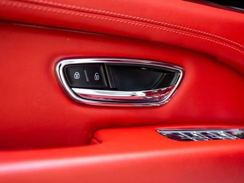 Used 2022 Bentley Bentayga image 65