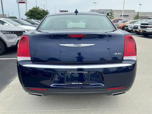 Used 2016 Chrysler 300 Limited RWD image 4