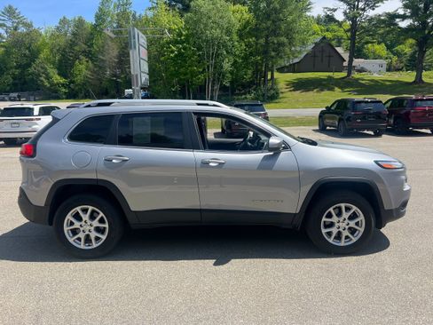 Used 2014 Jeep Cherokee Latitude w/ Comfort/Convenience Group AWD/4WD image 4