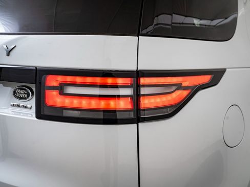 Used 2019 Land Rover Discovery HSE image 18