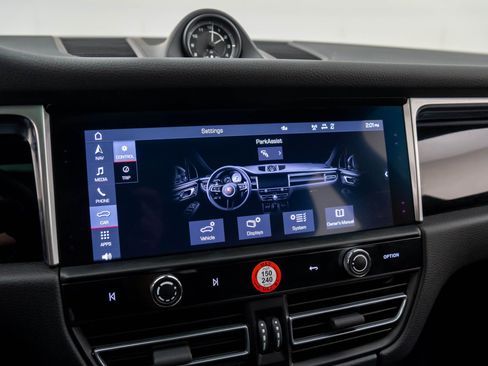 Certified 2023 Porsche Macan S image 23