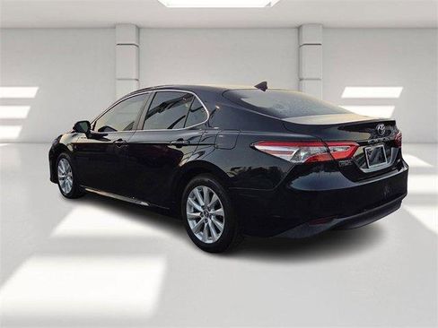 Used 2019 Toyota Camry LE image 3