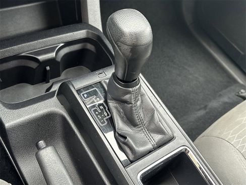 Used 2017 Toyota Tacoma SR image 32