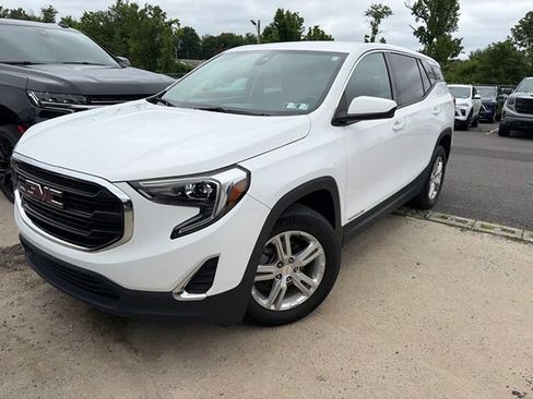 Used 2020 GMC Terrain SLE FWD image 1