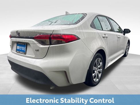 Used 2025 Toyota Corolla LE FWD image 8