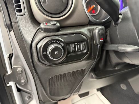 Used 2018 Jeep Wrangler Unlimited Sport S image 37