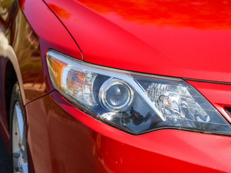 Used 2014 Toyota Camry SE FWD image 7
