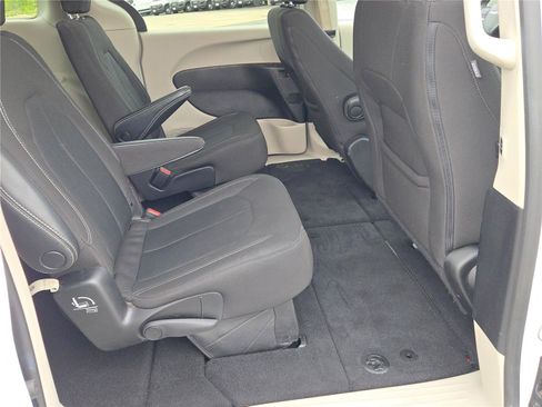 Certified 2023 Chrysler Voyager LX FWD image 10