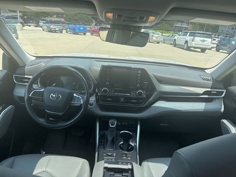 Used 2021 Toyota Highlander XLE w/ Protection Package #3 (TMS) AWD/4WD image 34