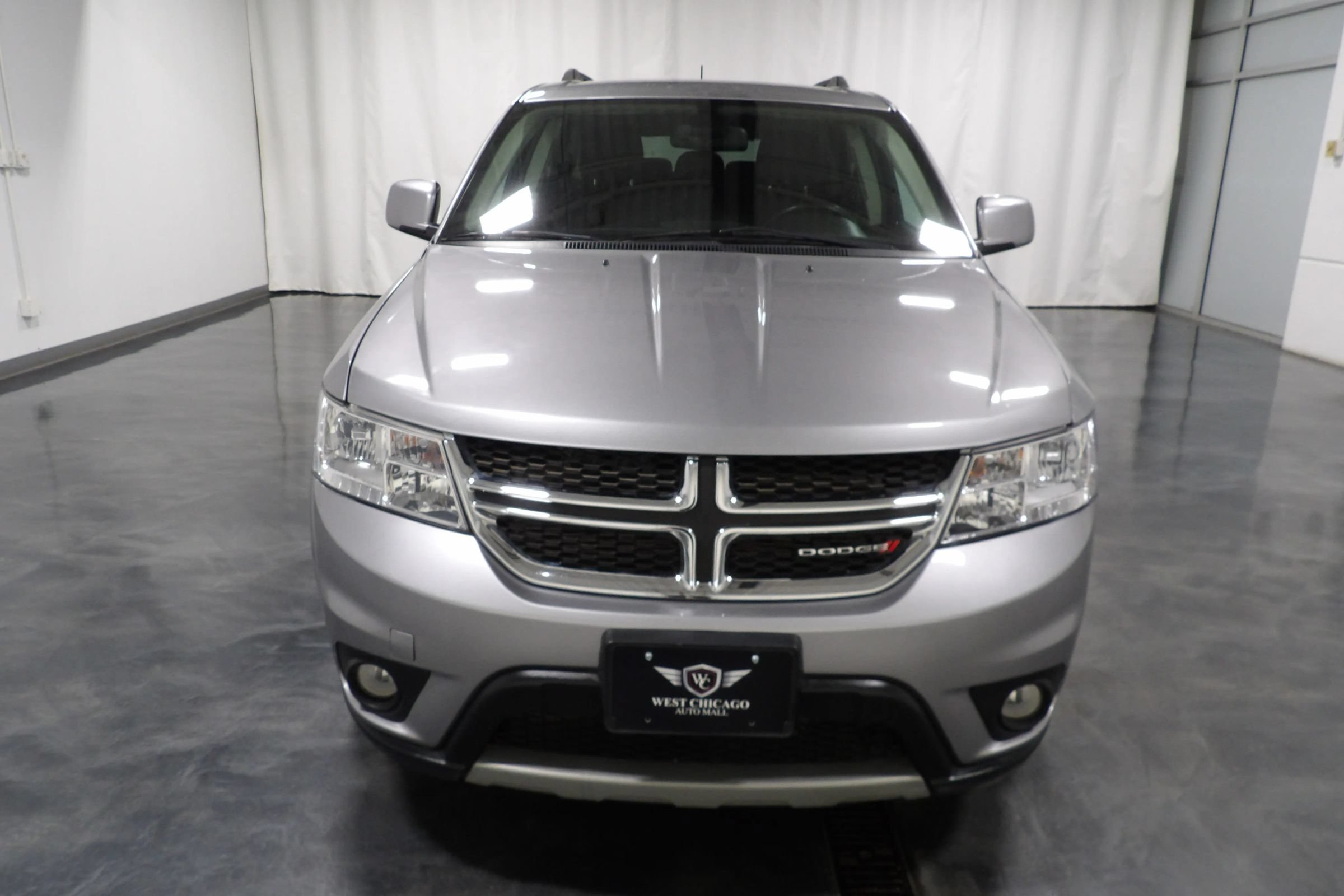 Used 2019 Dodge Journey SE w/ Connectivity Group FWD image 2