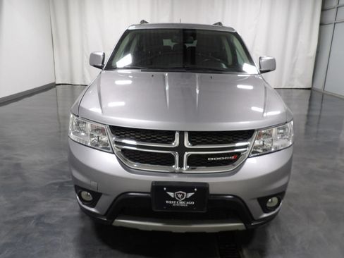 Used 2019 Dodge Journey SE w/ Connectivity Group FWD image 2