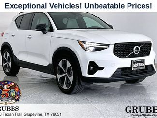 Used 2025 Volvo XC40 B5 Plus AWD/4WD video 1