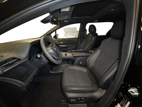 New 2026 Toyota Sienna Platinum AWD/4WD image 9