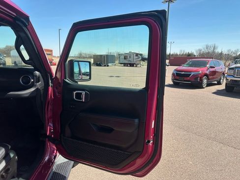 Used 2024 Jeep Wrangler Sahara w/ Technology Group image 29