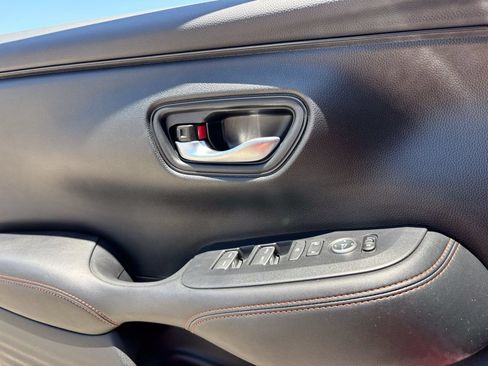Certified 2025 Honda HR-V Sport image 19