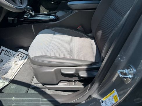 Used 2025 Chevrolet Trax LT FWD image 12