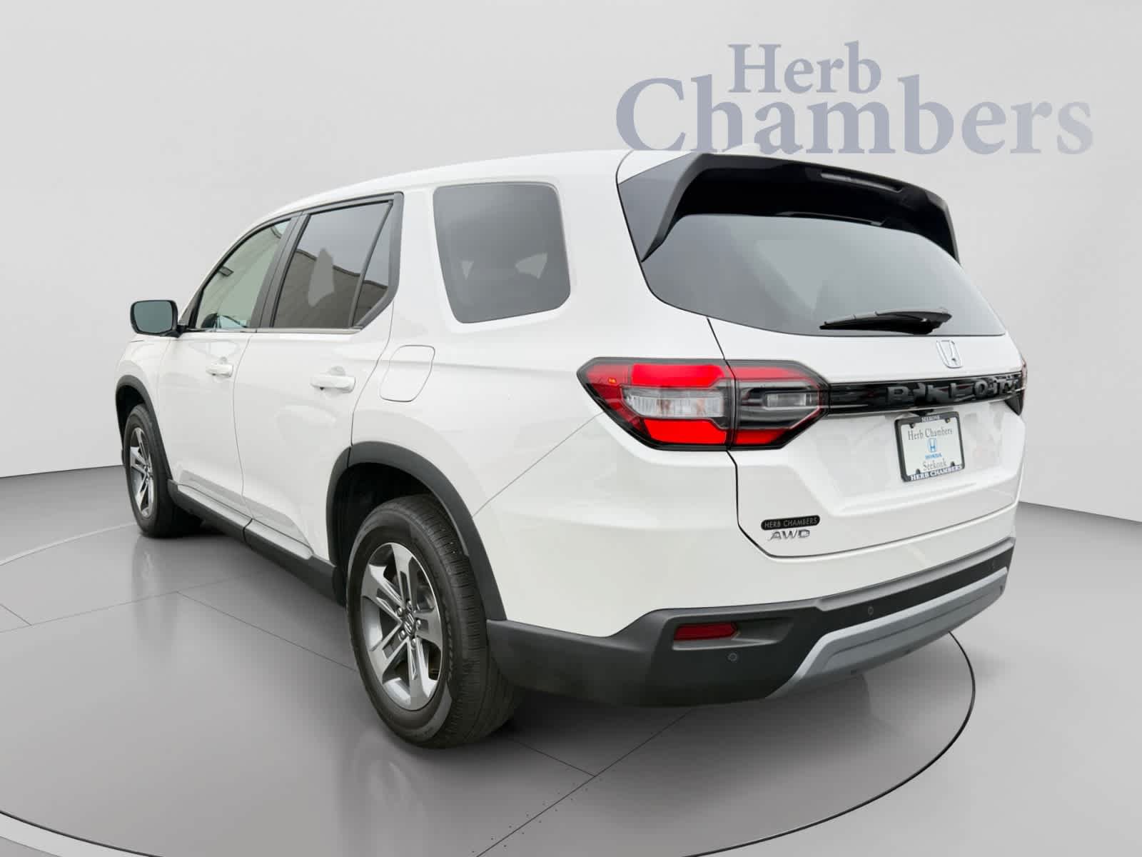 Used 2025 Honda Pilot EX-L image 3