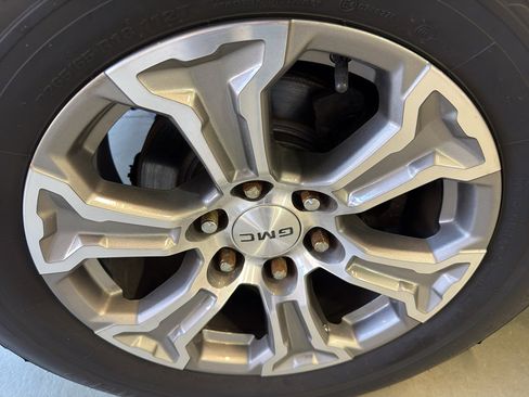 Used 2012 GMC Yukon SLT w/ SLT-2 Equipment Package AWD/4WD image 32